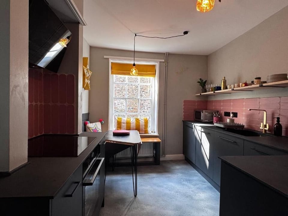 Princes Cottage, Norwich - Host & Stay
