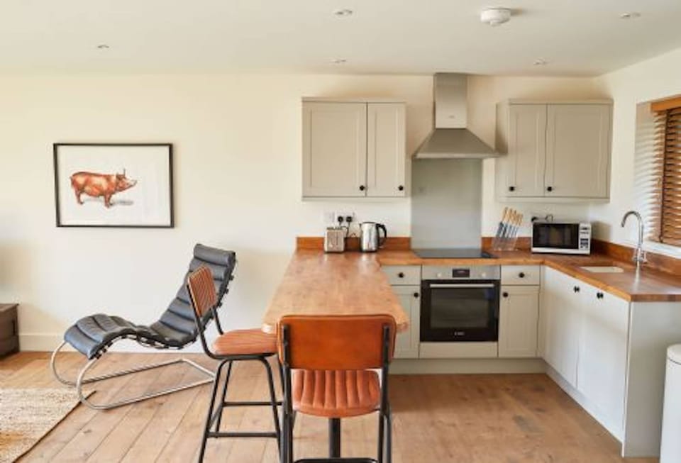 Number Two, Piglets, Swaffham - Host & Stay