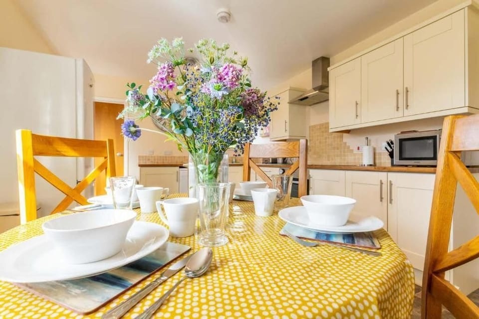 The Hideaway, Wells-next-the-Sea - Host & Stay