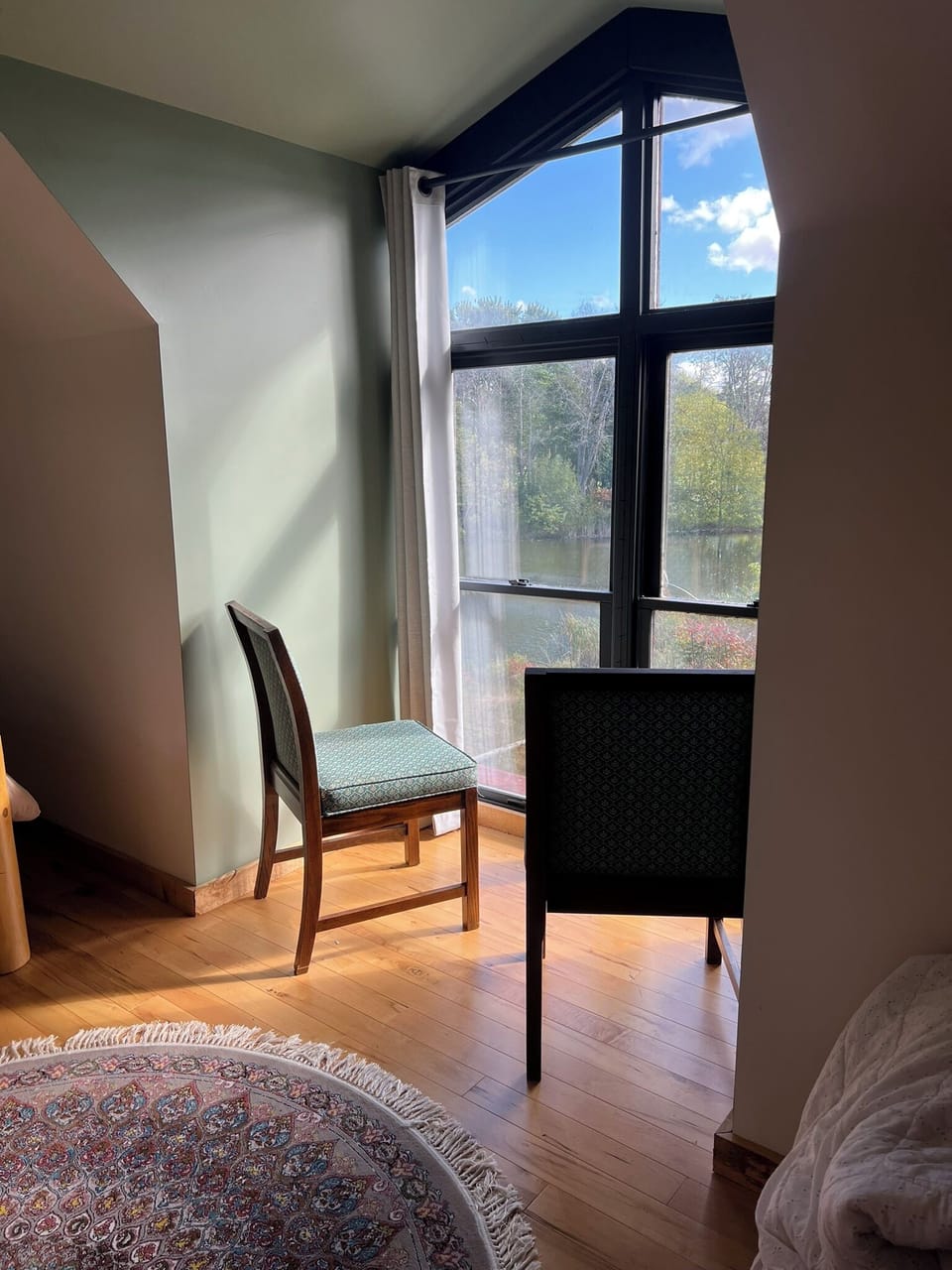 Bedroom Overlook of River