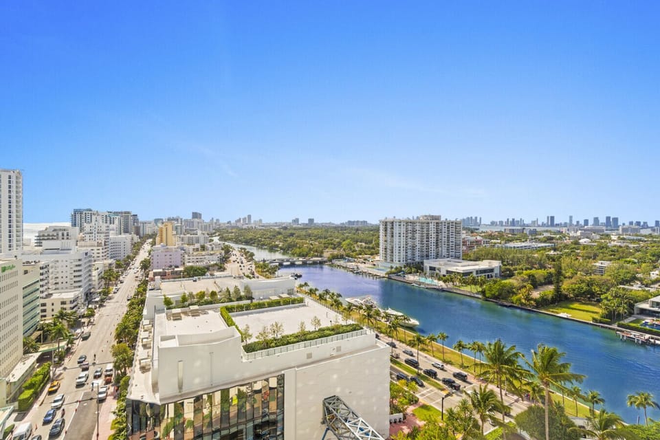 Master Bedroom Balcony - Views of South Beach, Downtown Miami and the Intracoastal
