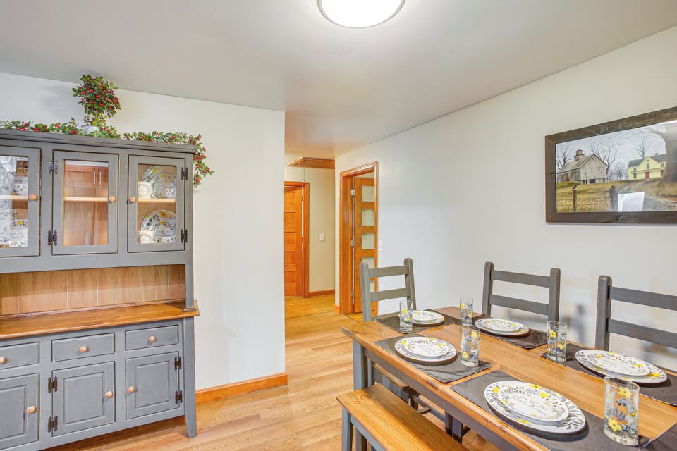 Dining Area | Dishware & Flatware