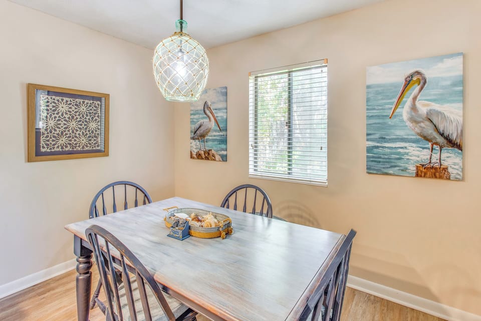 Dining Area | Dishware & Flatware