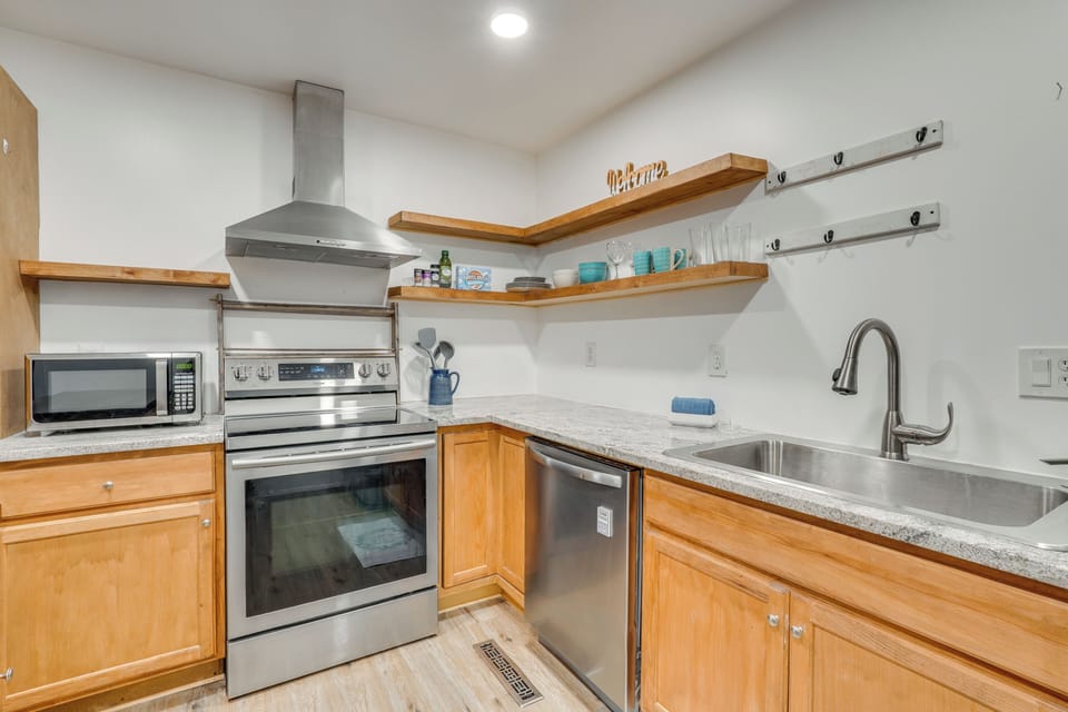 Kitchen | 1st Floor | Keurig Coffee Maker | Cooking Basics