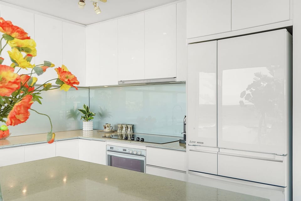 Kitchen: Sleek Design with Bright, Contemporary Finishes