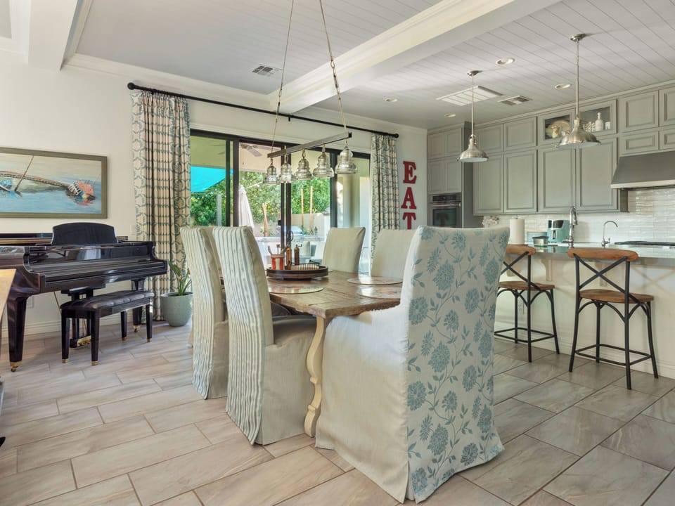 Kitchen dining