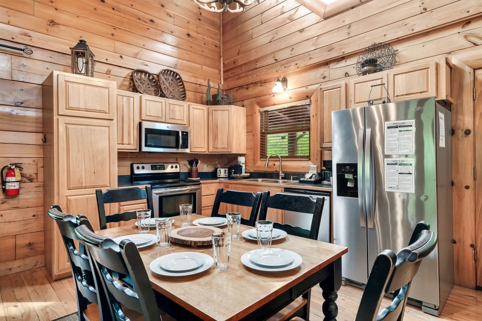 From pancake breakfasts before Dollywood to late-night snacks after the hot tub, this kitchen has everything you need.