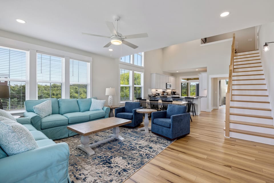 SNH174: Twisted Pelican | Entry and Living Area