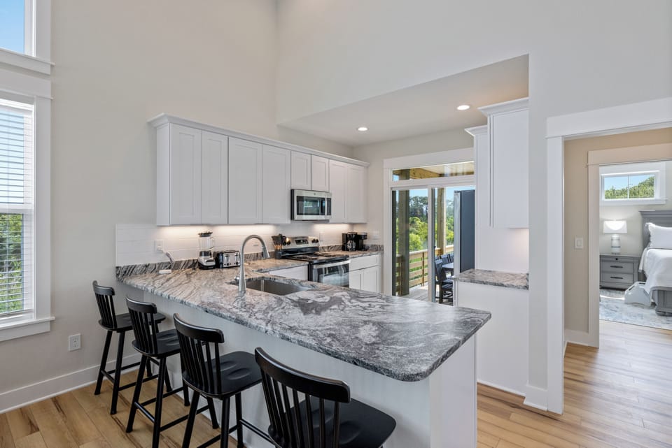 SNH174: Twisted Pelican | ML Kitchen Area - Island Seating for 4