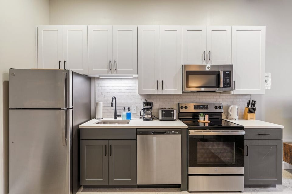 The kitchen’s open layout allows you to move freely as you prepare meals, with everything you need at your fingertips.