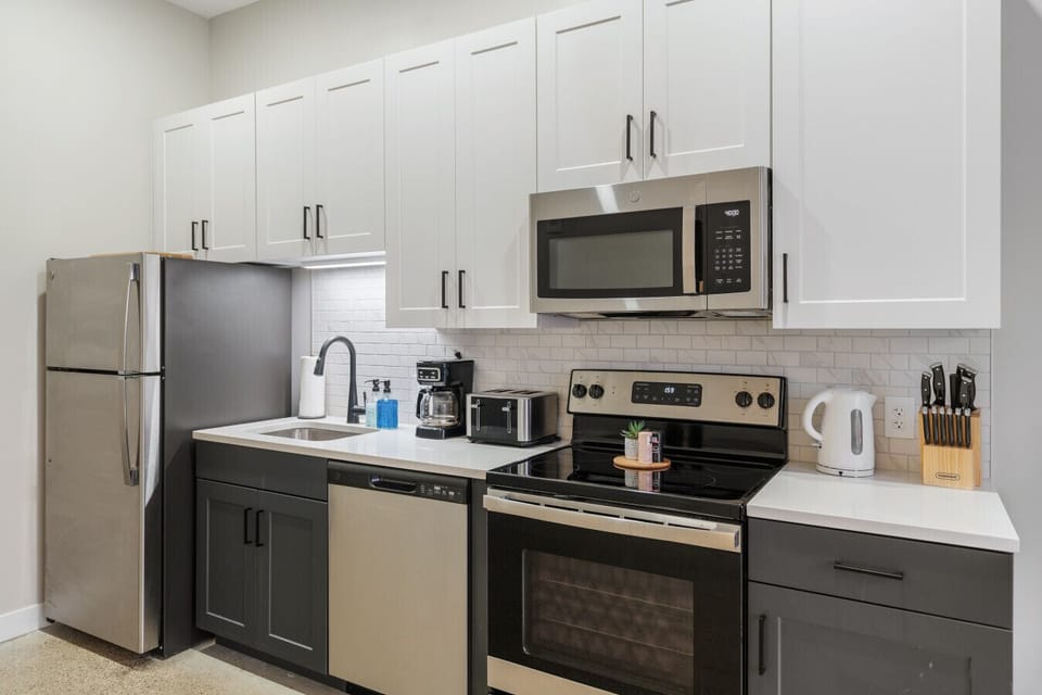 The kitchen’s open layout allows you to move freely as you prepare meals, with everything you need at your fingertips.