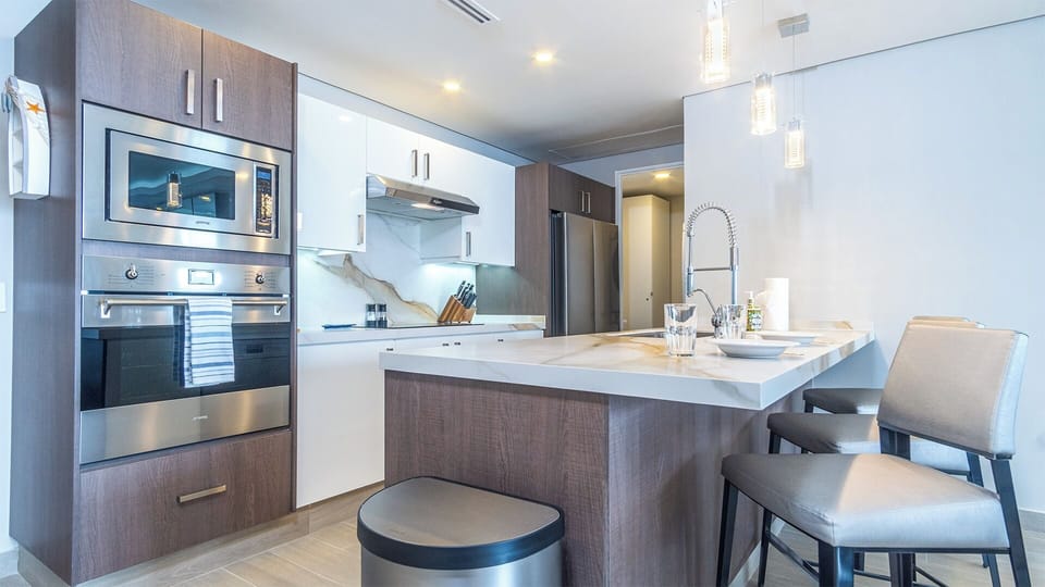 The complete kitchen.