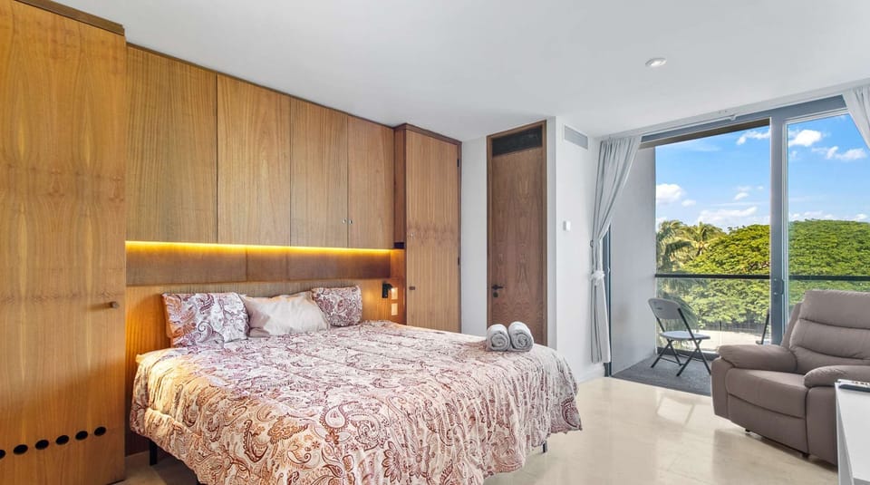 Bedroom (KIng Size Bed)