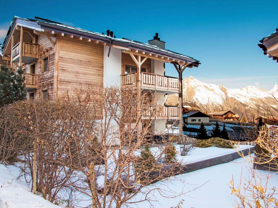 House, Home, Cottage, Snow, Winter, Freezing, Siding, Slope, Mountain Range, Balcony