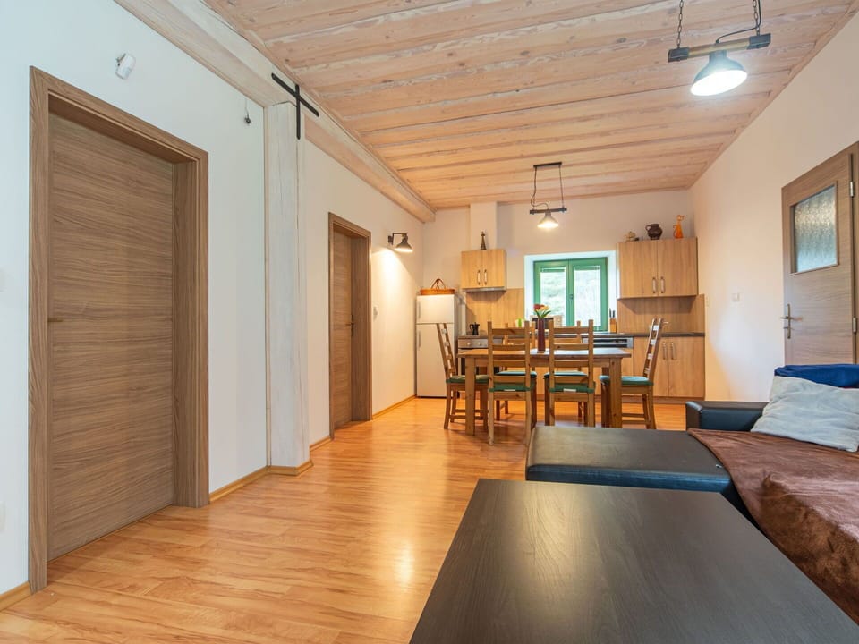Flooring, Wood Flooring, Floor, Wood, Ceiling, Interior Design, Laminate Flooring, Hardwood, Room, Door