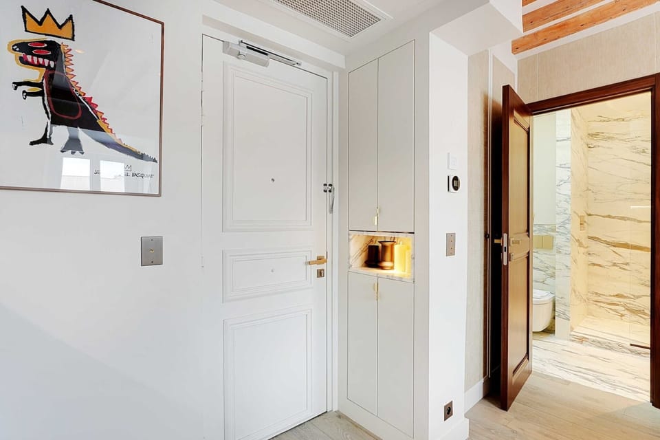 Entrance / Reception