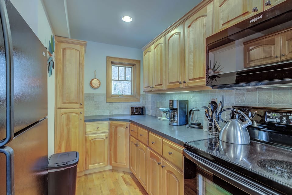 Kitchen--- Plenty of Cabinet Space