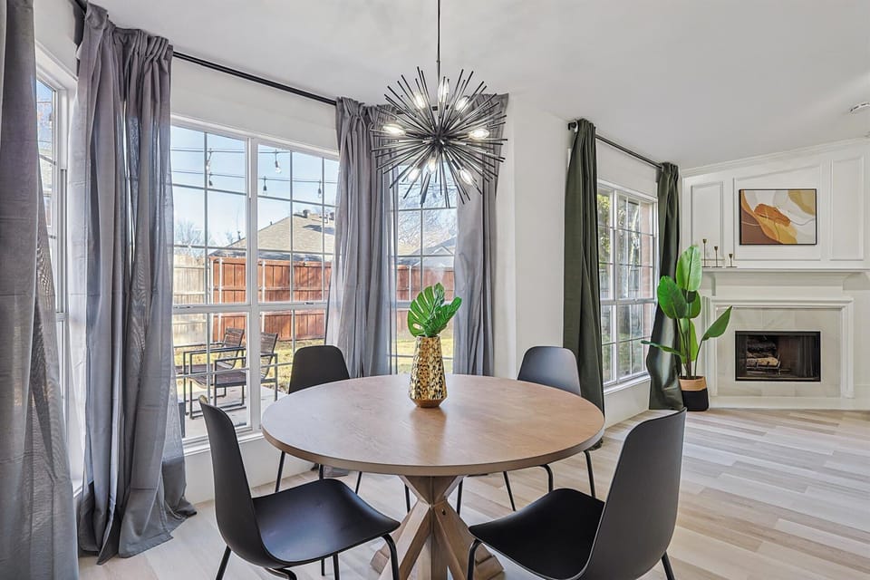 Warm and inviting with plenty of natural sunlight, this breakfast nook is the perfect place for enjoying the first sips of your morning coffee. 