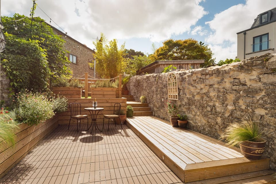 The Hideaway, Lyme Regis - Host & Stay