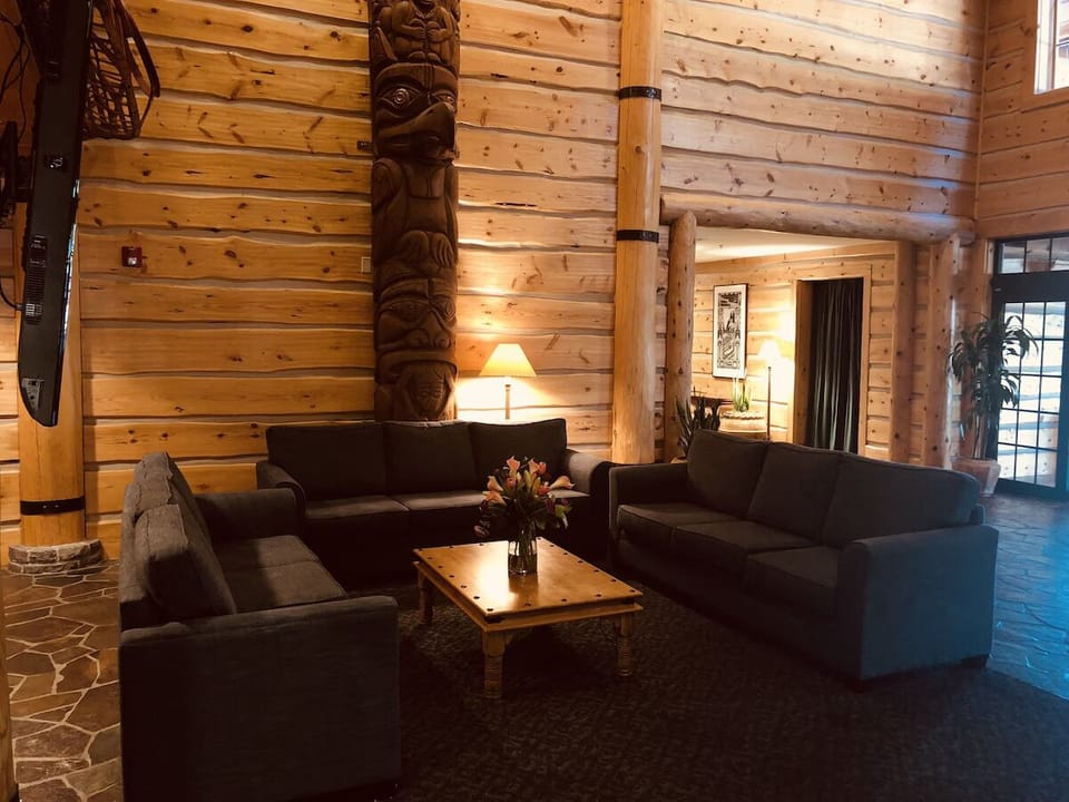 Settle into plush sofas for relaxed evening chats.