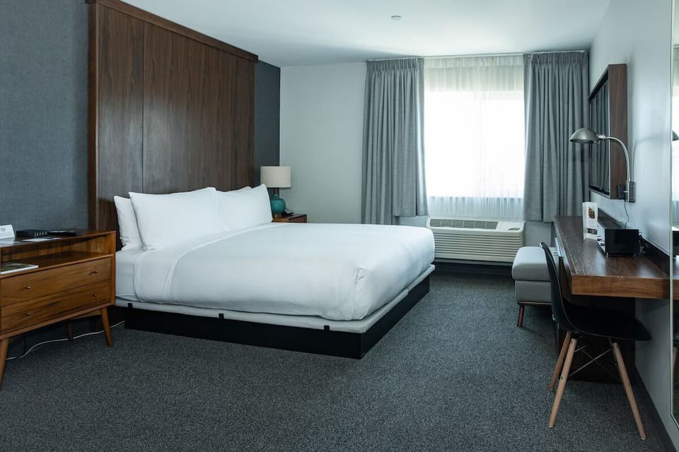 Unit with King bed. Exact unit will be assigned upon arrival. Views, colors, and decor may vary.