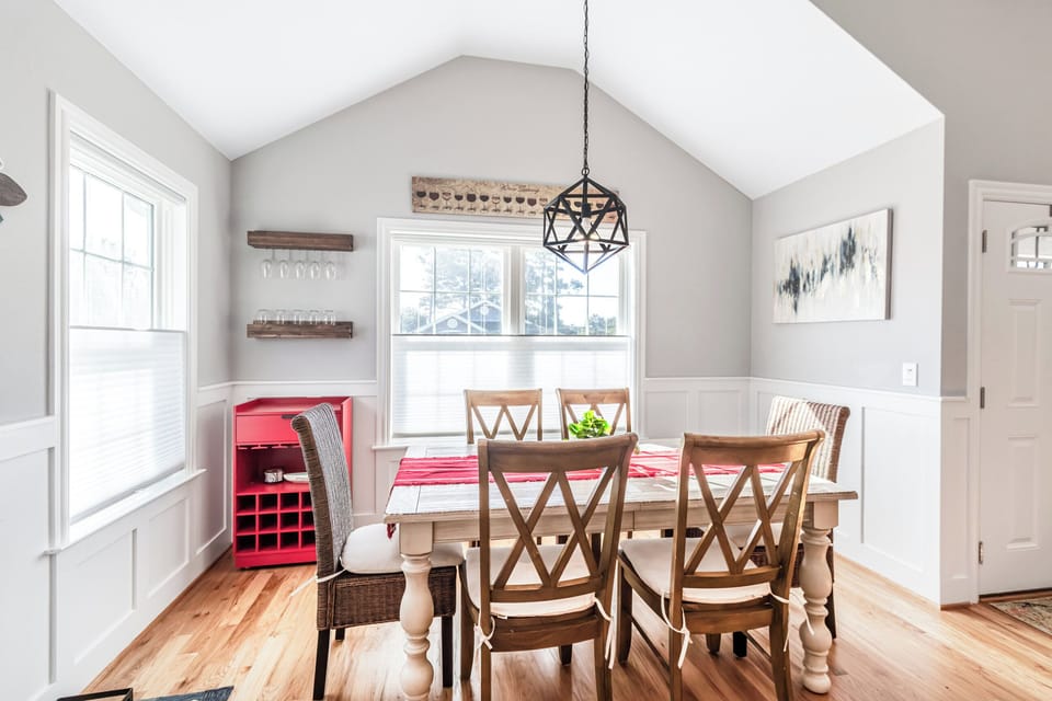 Dining Area (table for 6)