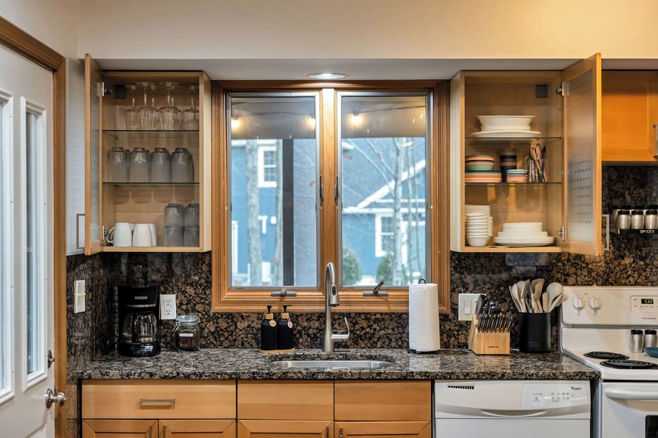 Fully stocked kitchen! 