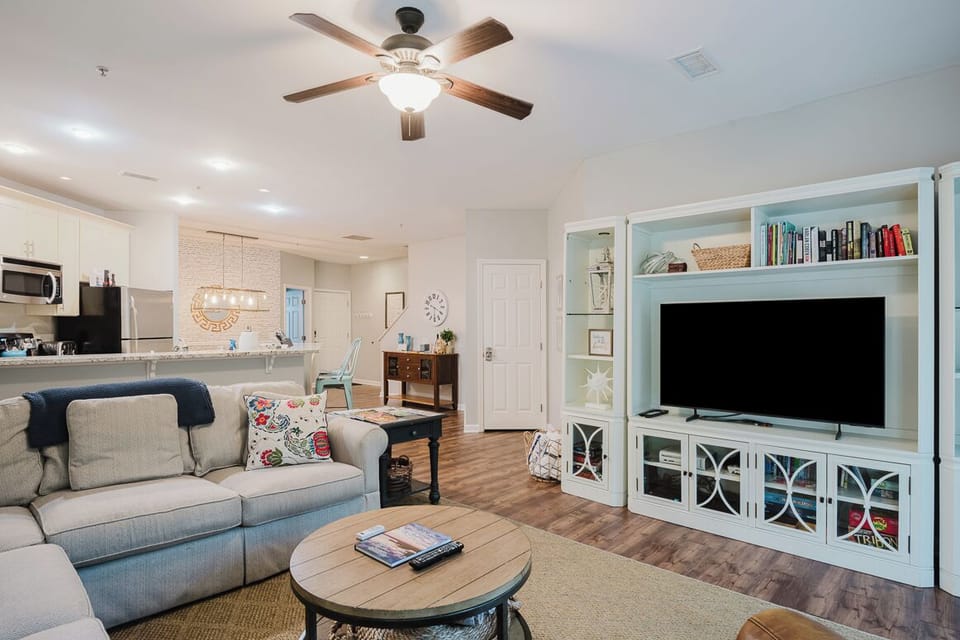 Enjoy a very comfortable living, kitchen and dining area.