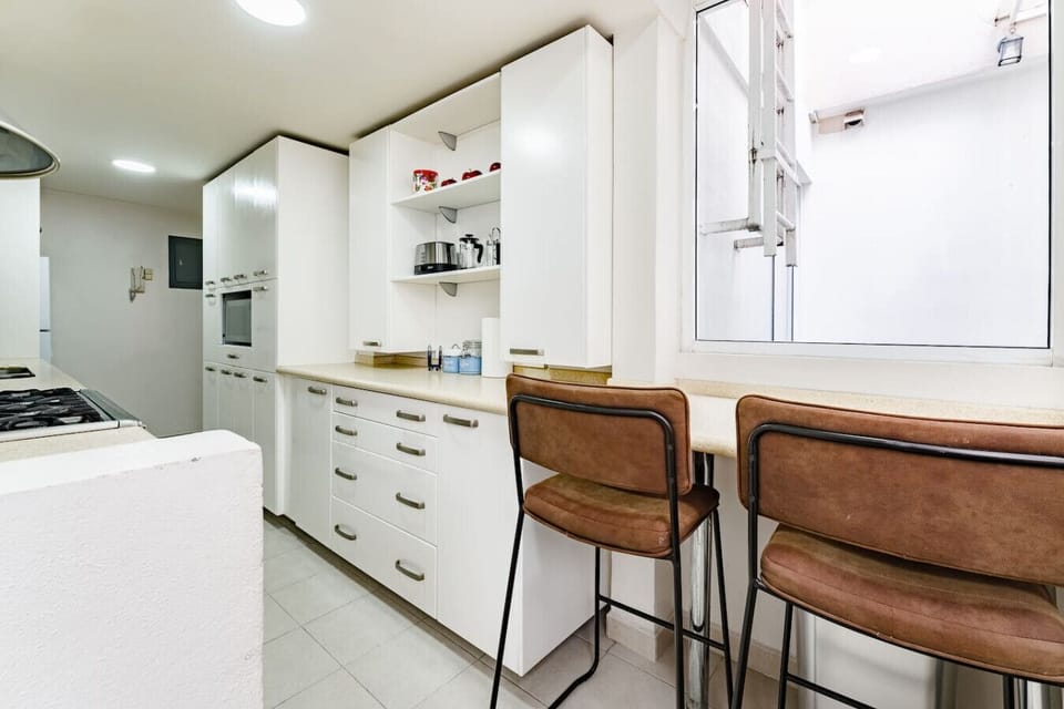 Breakfast bar in the kitchen and natural dailight