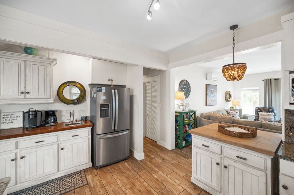 Modern kitchen ready to use! 