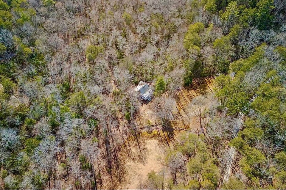 wide shot arial view - 10+ acres of privacy!