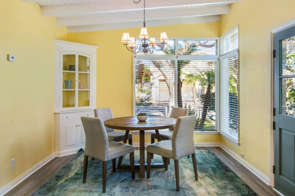Dining table seats 4 people
