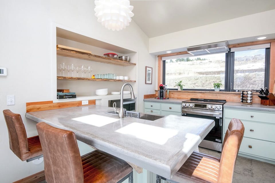 Kitchen "Bar"- concrete counter tops