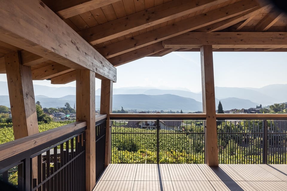 Covered terrace with a mountain view