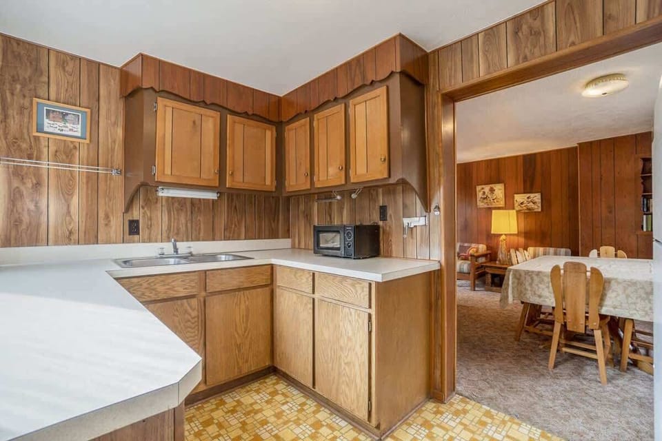 Full kitchen