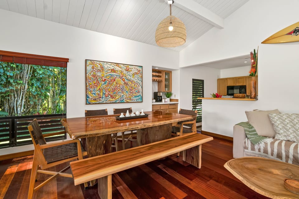 Gorgeous teak dining table, seating for 6