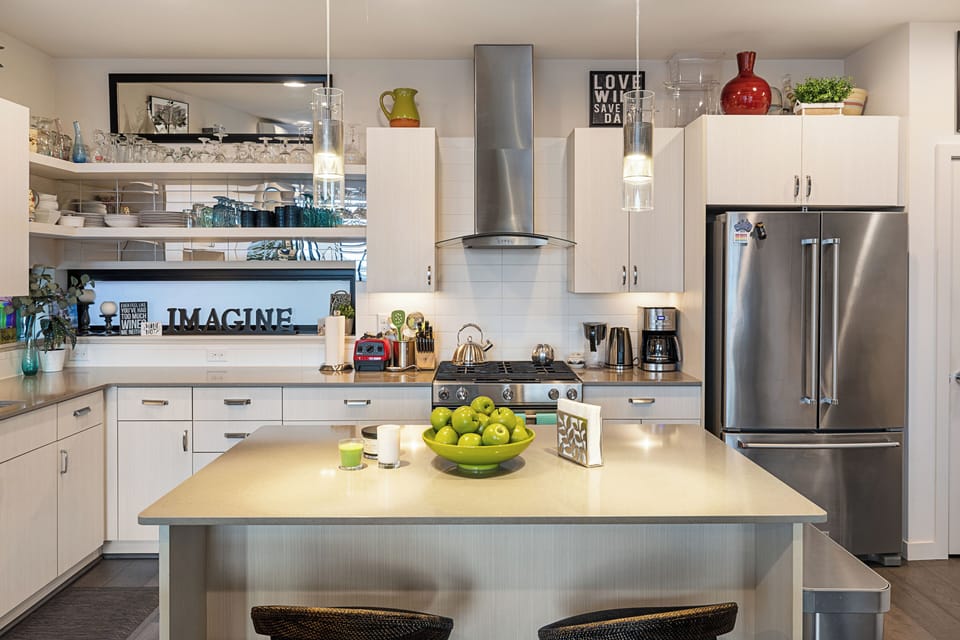 Well appointed kitchen includes Vitamix, coffee maker, and Starbucks of course!