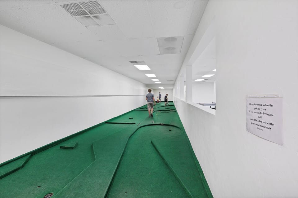 Clubhouse Putt Putt