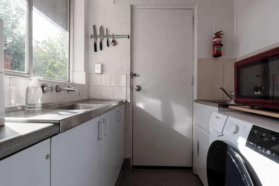 Washing machine for guest use