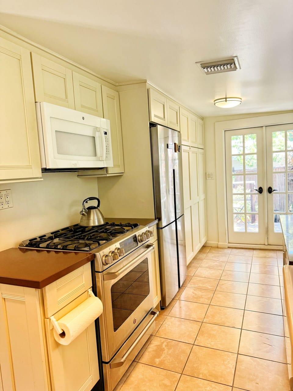 range, microwave and fridge