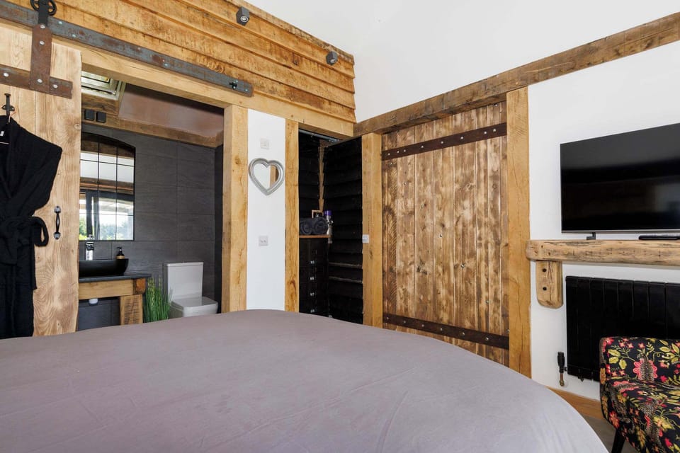 This cosy bedroom has