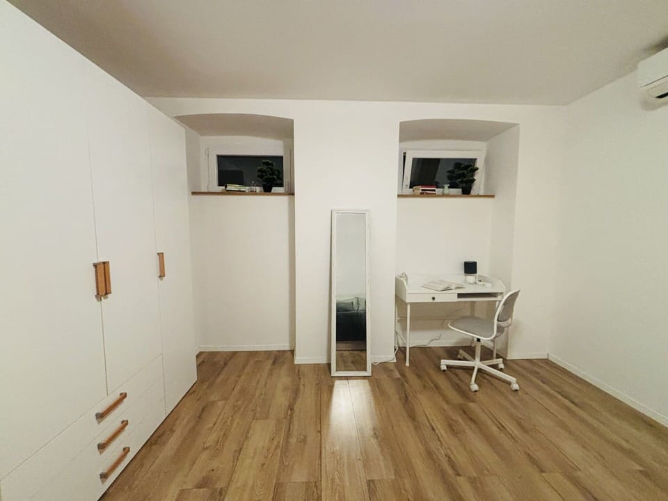 Autumn, Bedroom, Spring, Summer
