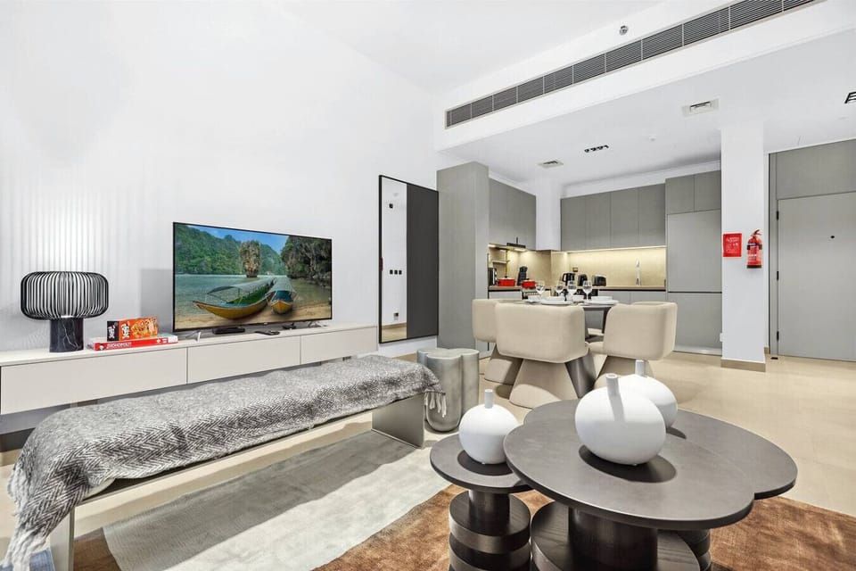 Living Room: Stylish space with modern decor and a sleek kitchen—perfect for entertaining!