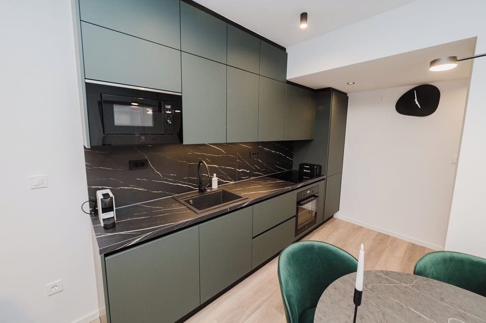 Fully equipped kitchen.