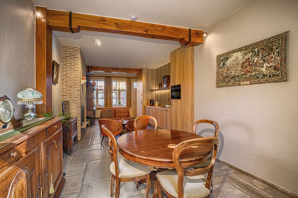 Overview over the living area from the entrance door