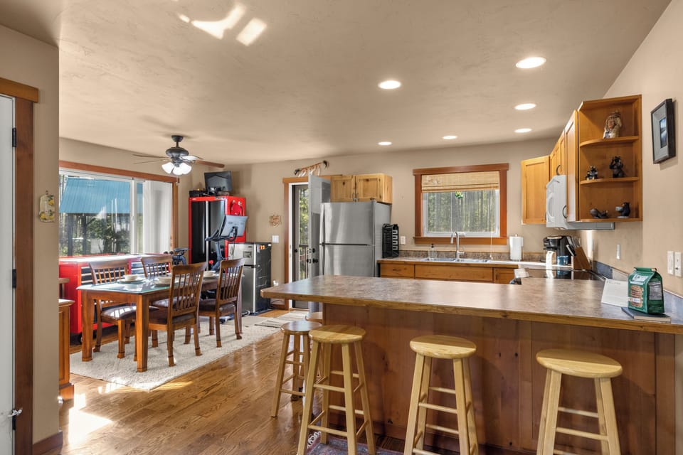 Sunshine, snacks, and stories—all served fresh at this cozy kitchen hub.