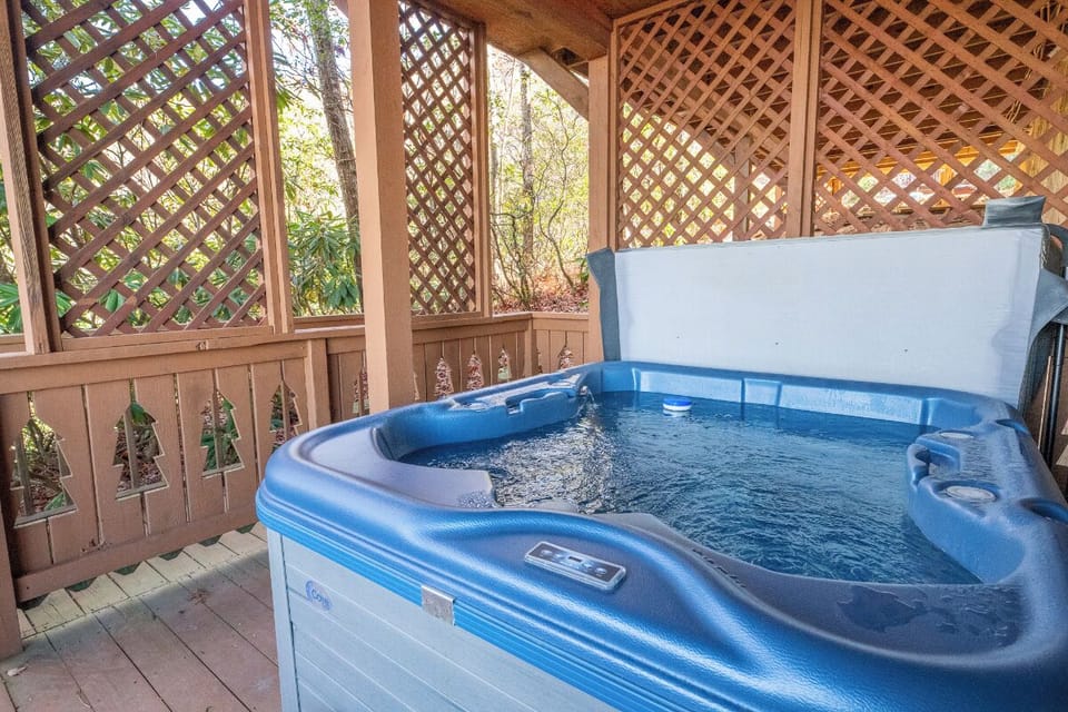Lamp Post Lodge's bubbling hot tub
