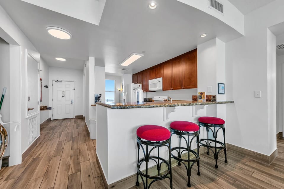 Eat-in bar seating