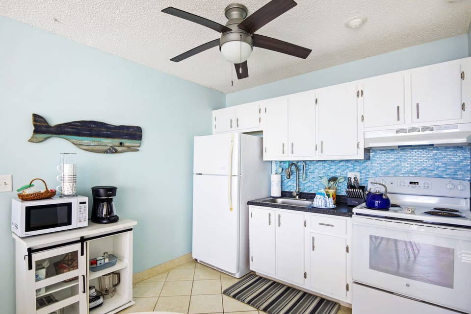 Cute cozy kitchen.