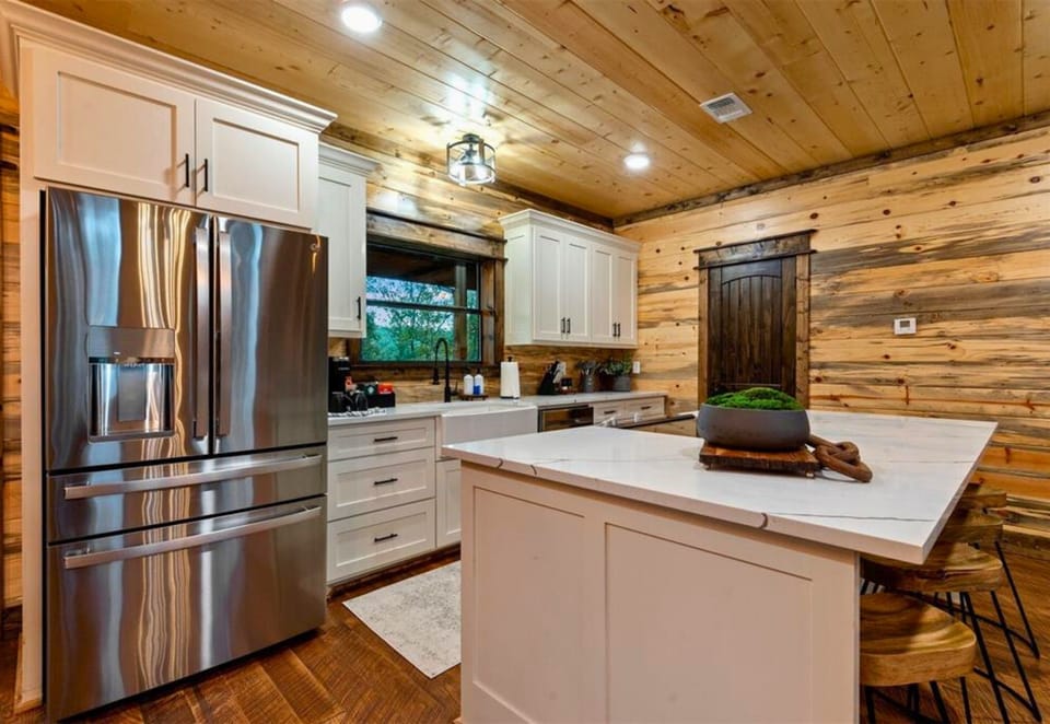 Stainless steel appliances and ample counter space make this kitchen a chef’s dream and perfect for group cooking.